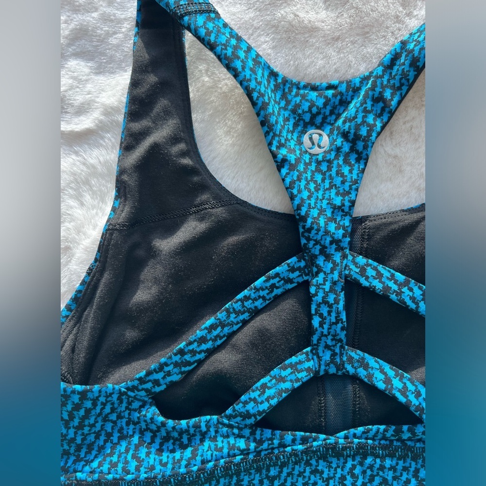 Lululemon Circuit Breaker Scatter Star Beach Blanket Blue Black Sport Bra Size 4 - Picture 3 of 6